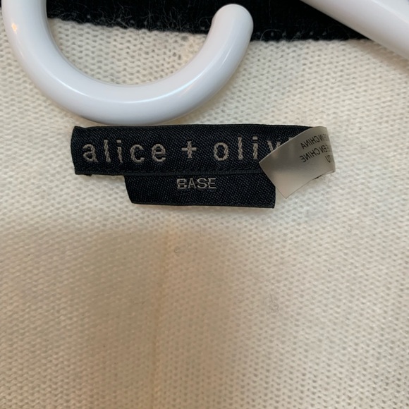 Alice and Olivia cape - Picture 3 of 3